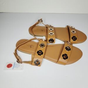 Rouge Helium Flat Sandals Tan Gold 8.5 Quatrefoil four-leaf clover-shaped metal